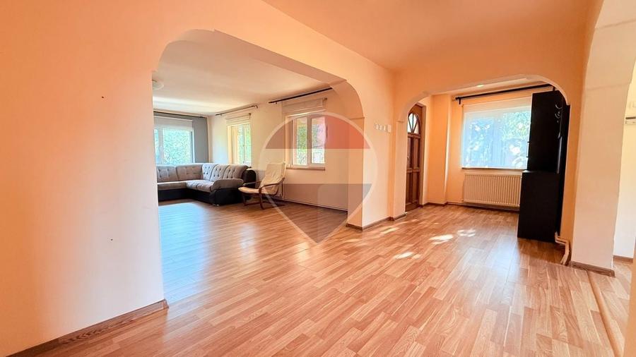 Casă individuală cu 5 camere cu Teren 553 Mp în Clinceni