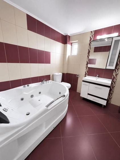 Apartament cu 4 camere decomandat, mobilat în Central