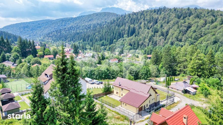 Casă cu 8 camere cu Teren 1000 Mp în Central