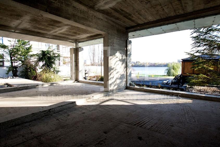 Casă individuală cu 7 camere cu Canalizare în Lacul Tei