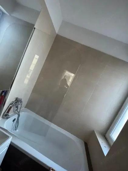 Apartament cu 3 camere semidecomandat în Girocului