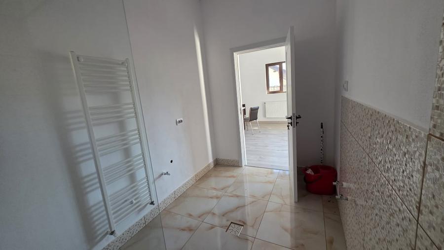 Casă individuală cu 3 camere cu Canalizare în Vălenii de Munte