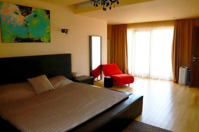 Casă cu 4 camere în Petrești