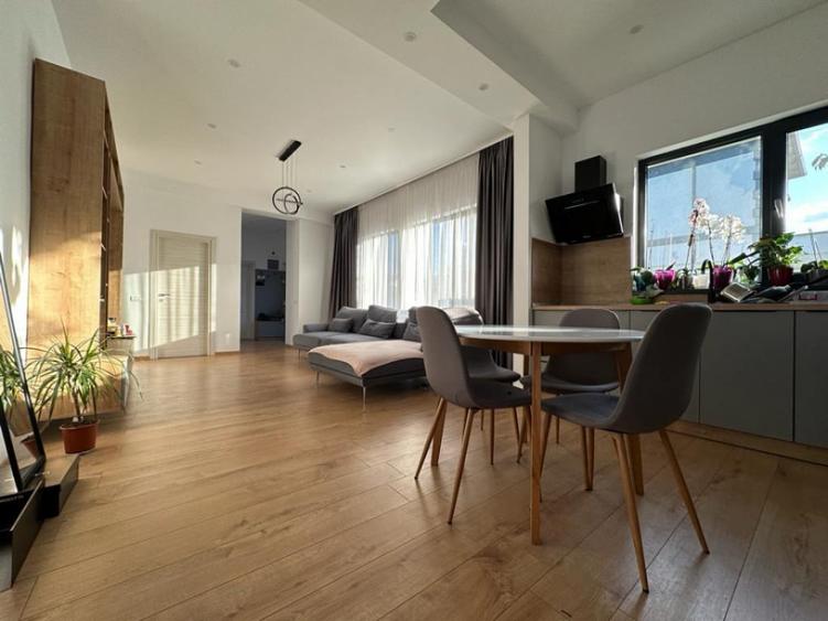 Casă cu 3 camere cu Teren 305 Mp în Central