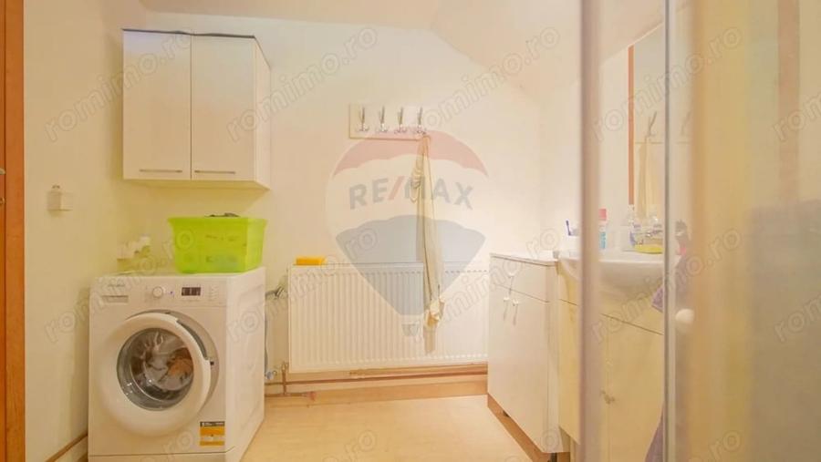 Casă cu Teren 8100 Mp în Ucea