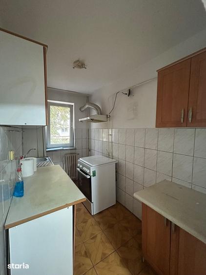 Apartament cu 3 camere semidecomandat în Sud