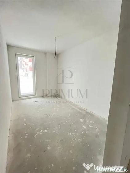 Apartament cu 3 camere semidecomandat în Torontalului