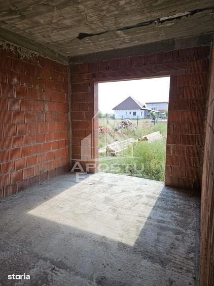 Casă cu 8 camere cu Teren 681 Mp în Central