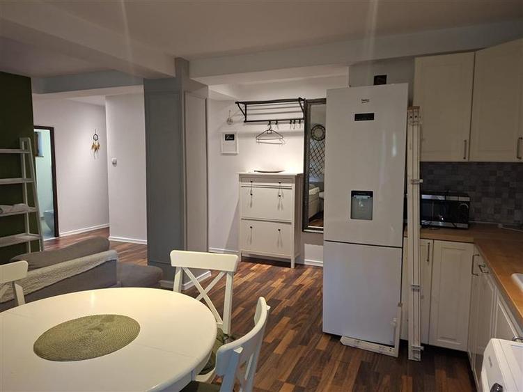 Apartament cu 3 camere decomandat în 9 Mai