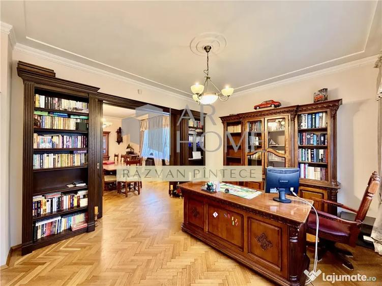 Casă cu 11 camere cu Teren 370 Mp în Central