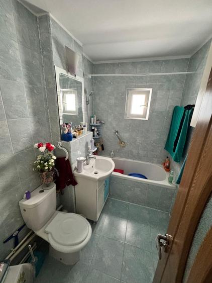 Apartament cu 4 camere decomandat, mobilat în CET