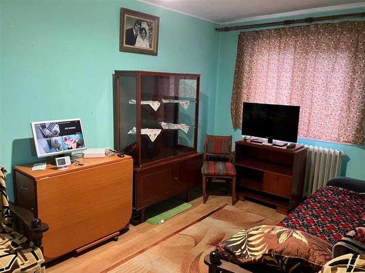 Apartament cu 2 camere semidecomandat, mobilat în Podu Roș