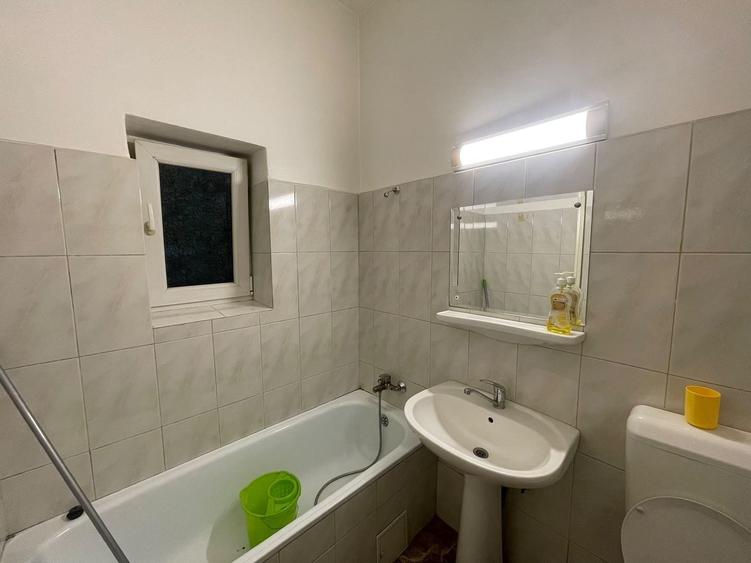 Apartament cu 3 camere decomandat în Universitate