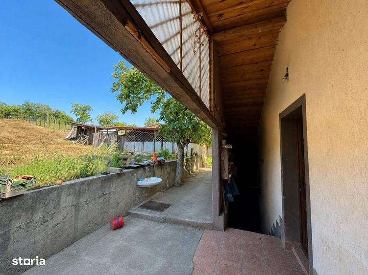 Uricani Iasi Doua Case in Una 108mp Ideala 2 Familii, 1330 mp teren - 2