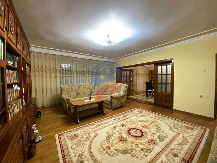 Casă individuală cu 6 camere cu Canalizare în Bordei