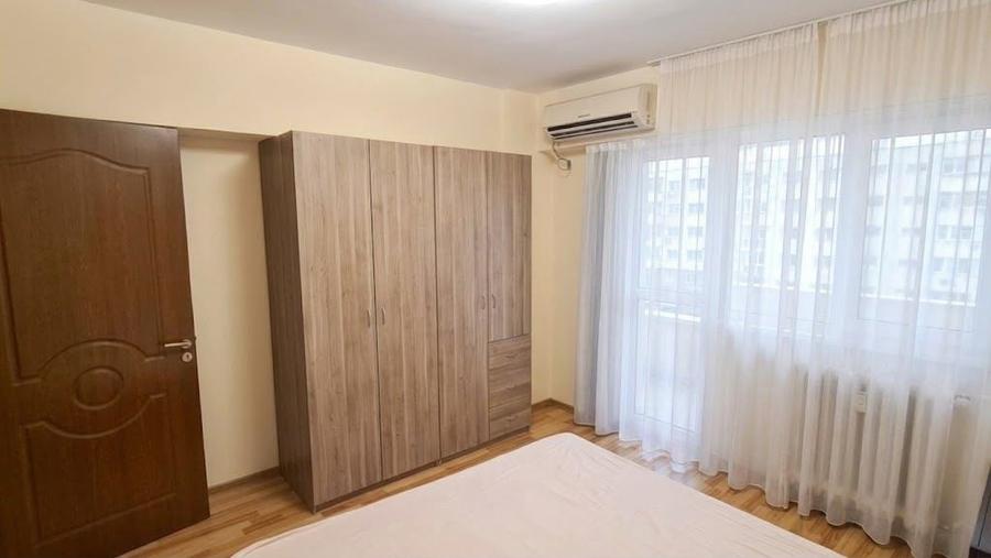Apartament cu 3 camere semidecomandat, mobilat în P-ța Rosetti