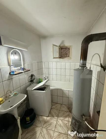 Casă cu 3 camere cu Teren 2400 Mp în Livada