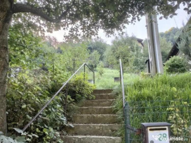 Casă cu 11 camere cu Teren 1560 Mp în Moieciu