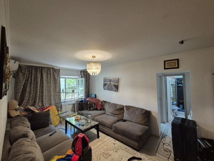 Apartament cu 3 camere semidecomandat, mobilat în City Park Mall