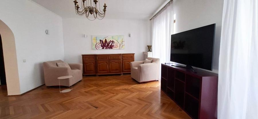 Apartament cu 5 camere decomandat, mobilat în Floreasca