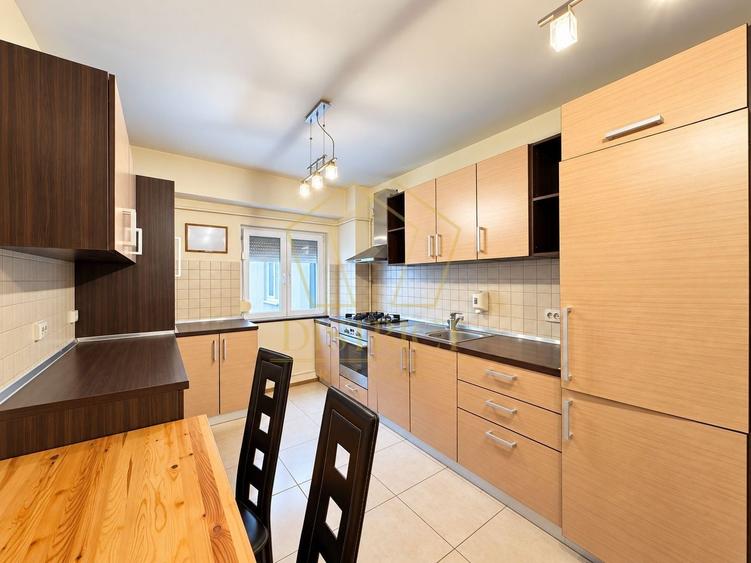 Apartament cu 3 camere decomandat, mobilat în Aradului