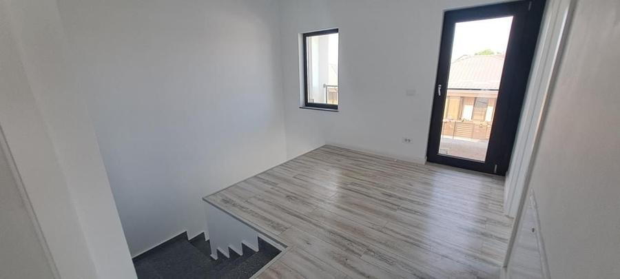 Casă individuală cu 4 camere cu Canalizare în Miroslava