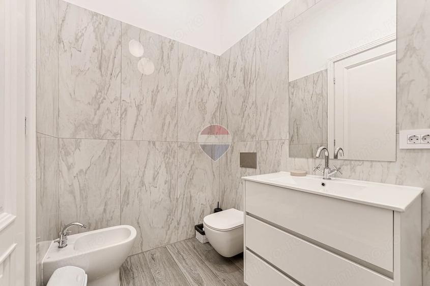 Apartament cu 3 camere semidecomandat în Ultracentral