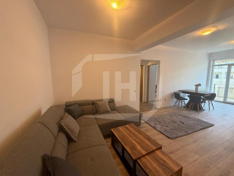 Apartament cu 3 camere semidecomandat, mobilat în Iris