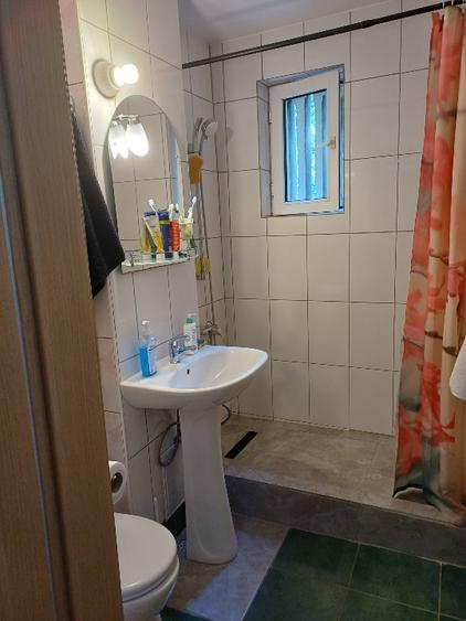 Apartament cu 4 camere semidecomandat în Gorjului