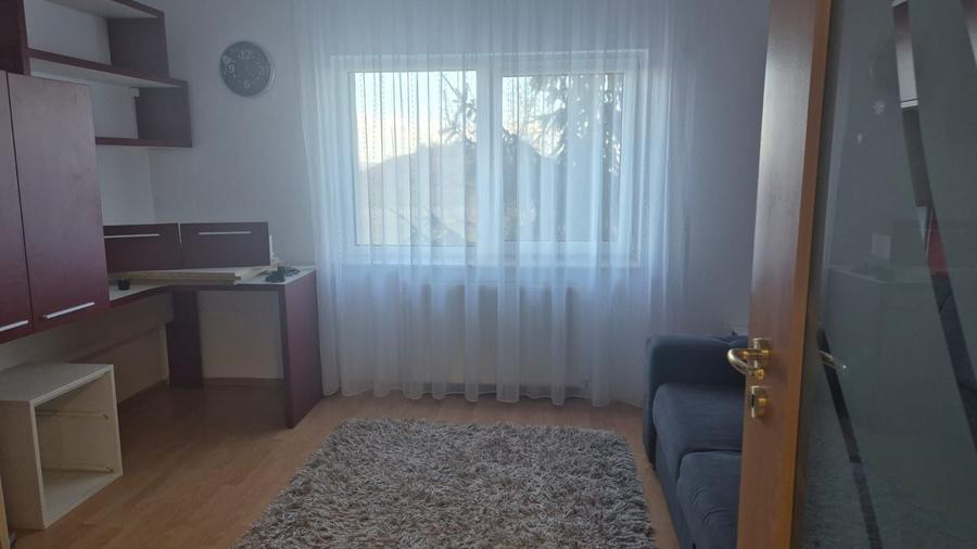 Apartament cu 3 camere decomandat în Movilei