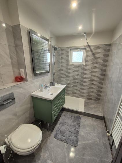 Apartament cu 3 camere decomandat în Cornitoiu
