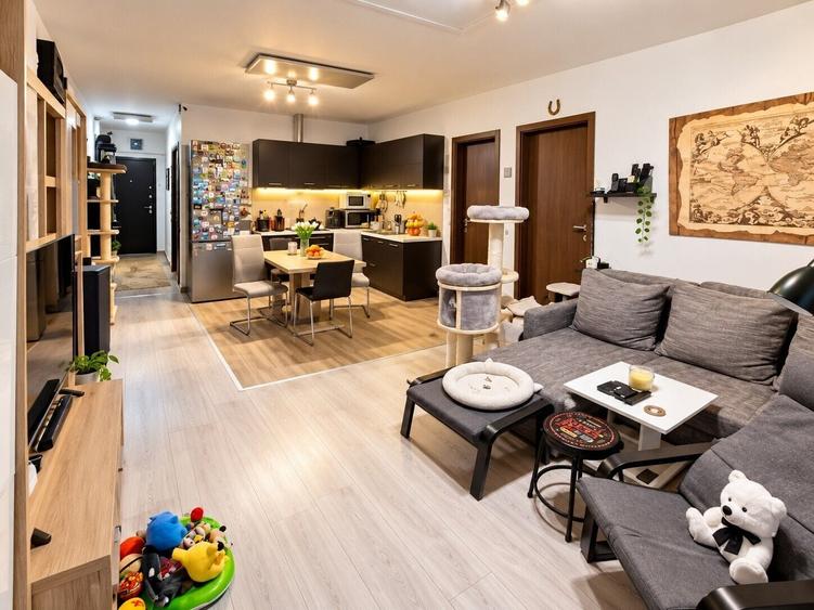 Apartament cu 3 camere decomandat, mobilat în Tunari
