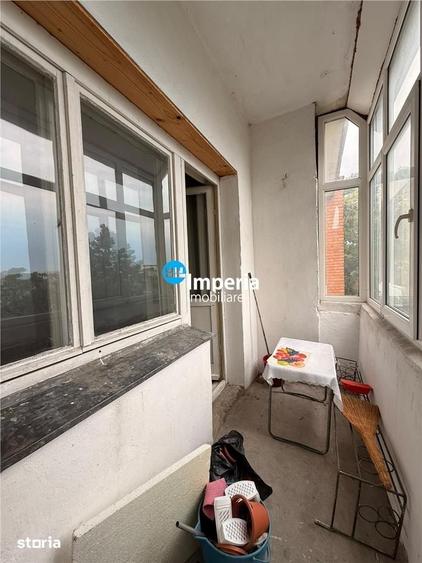 Apartament cu 3 camere semidecomandat în Tătărași
