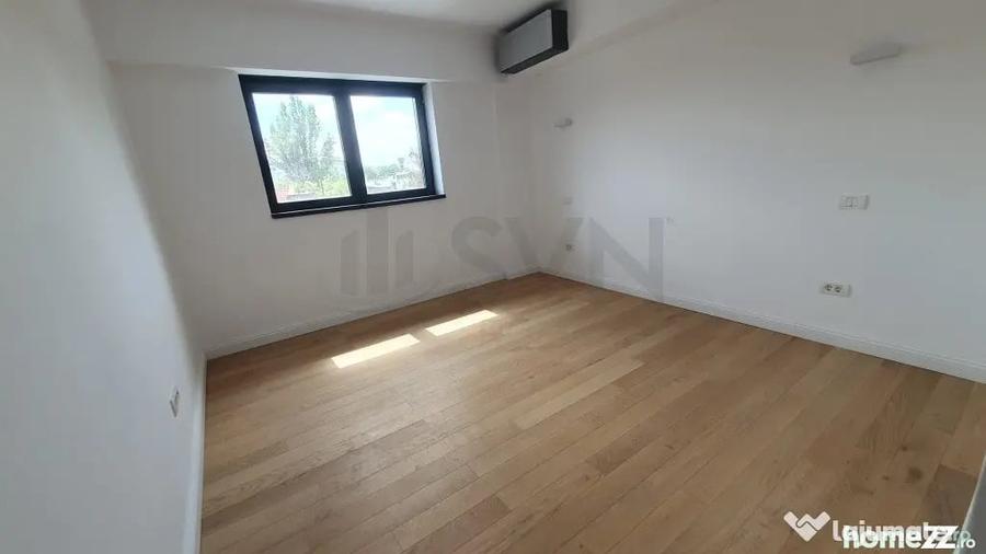 Apartament cu 3 camere decomandat în Polonă