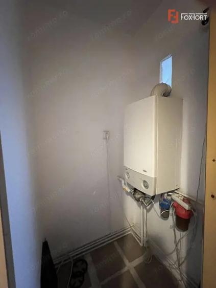 Apartament cu 4 camere semidecomandat, mobilat în Girocului