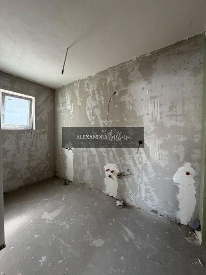 Apartament cu 3 camere semidecomandat în Florești