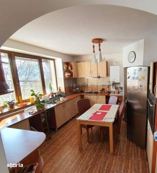 Casă cu 6 camere cu Teren 1000 Mp în Central