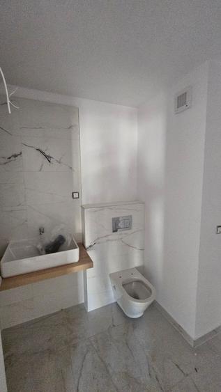 Apartament cu 2 camere decomandat în Tei