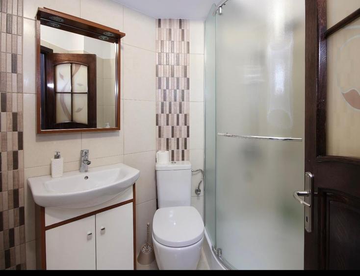 Apartament cu 2 camere semidecomandat, mobilat în P-ța Universității