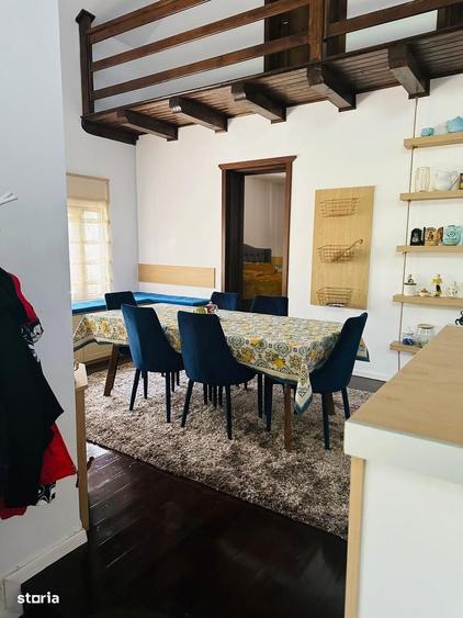 Casă cu 4 camere în Buștenari