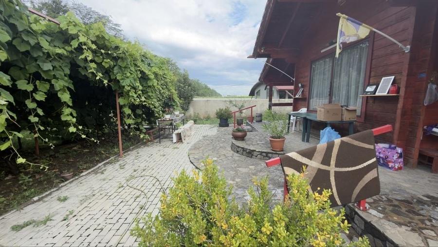 Casă cu 3 camere în Cătunu