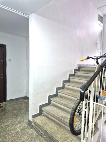 Apartament cu 3 camere semidecomandat în Dristor