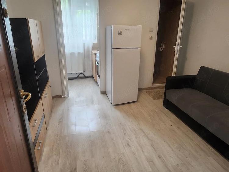Garsonieră decomandată în Titan