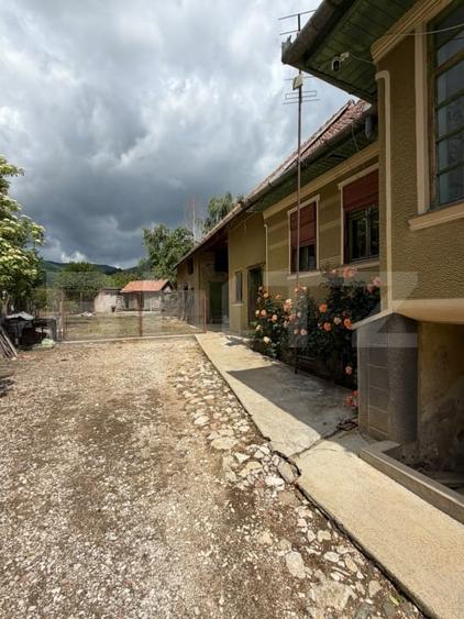 Casă individuală cu 3 camere cu Teren 1687 Mp în Central