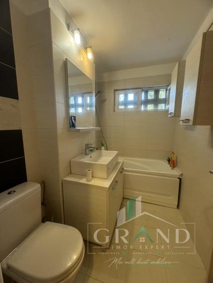 Apartament cu 3 camere semidecomandat, mobilat în Gheorgheni