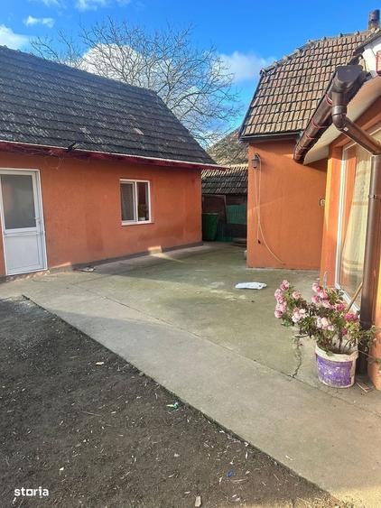 Casă cu 4 camere în Nisipeni