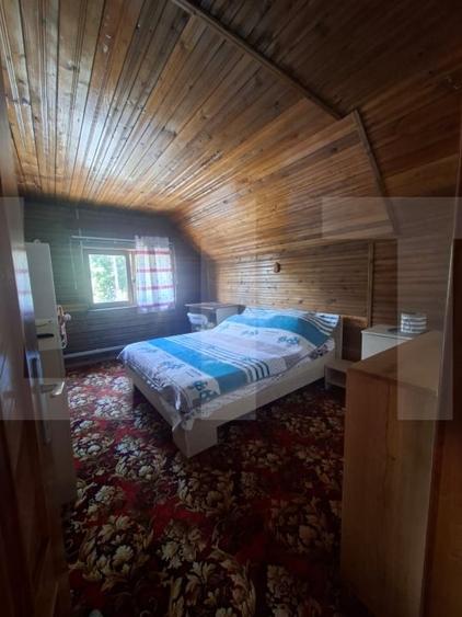 Casă individuală cu 8 camere cu Canalizare în Vâlcele
