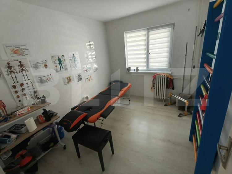 Apartament cu 3 camere decomandat, mobilat în Rovine