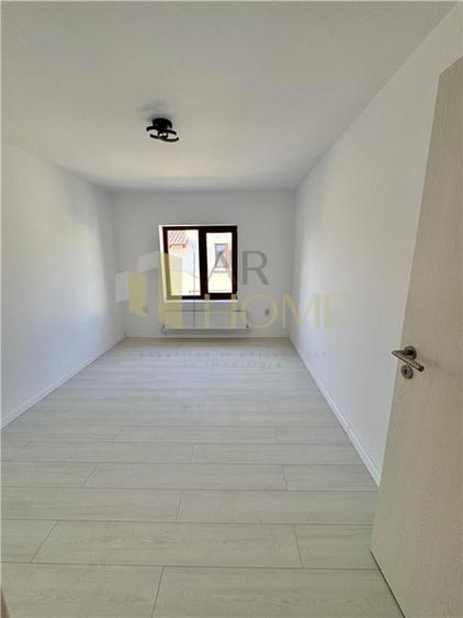 Duplex cu 4 camere cu Canalizare în Strejnicu