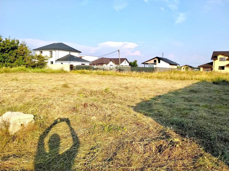 Teren de 500 mp, în Smeura